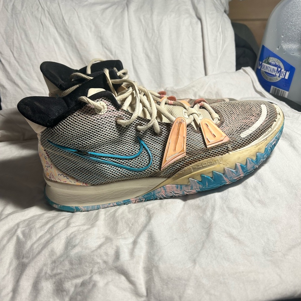 Kyrie Irving pale ivory